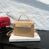 Bolsa Quadrada Pequena Versátil com Textura Casual Verão 2026 Nova Elegante Moda Tendência Cor Sólida Bolsa de Ombro Transversal para o Dia a Dia