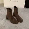 Botines Cortos Ajustados de Piel Gamuzada Estilo Retro Francés Post-apocalíptico Zapatos de Mujer 2026 Nuevos Versátiles Botas Martin de Punta Cuadrada Botines