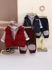 Conjunto de Inverno Espesso de Três Peças para Meninos: Conjunto de Inverno da Moda Coreana para Bebê com Colete Listrado e Manga Longa