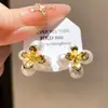 Brincos de pérola com flor de agulha de prata vintage estilo francês, brincos de nicho de luxo leve de alta qualidade, acessórios de ouvido elegantes, requintados e versáteis