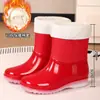 Botas de lluvia modernas, impermeables y antideslizantes para mujer, nuevo modelo de primavera, zapatos de goma de trabajo duraderos para cocina, de suela gruesa, de media caña, con suelas suaves