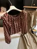 Blusa de bolinhas ombro a ombro estilo francês para mulheres, novo estilo de verão puro desejo outono 2026 camisa de chiffon de manga curta longa A13604