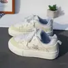 Tênis Novos Fofos Tendência Sola Grossa para Mulheres Primavera 2026, Sapatos Brancos de Nicho para Estudantes, Tênis Esportivos Casuais Respiráveis
