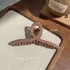 Pinza de garra grande mate simple para mujer, adecuada para recogidos en la parte posterior de la cabeza, con un toque de alta gama, accesorio para el cabello tipo pinza de tiburón al por mayor