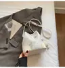 Bolso Minimalista de Nicho 2025 Verano Nuevo Moda Femenina Bolso Cruzado de Moda Bloqueo de Color Bolso Cubo de Alto Valor