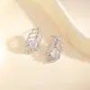 Pendientes de Pluma con Gota de Agua de Circonita de Cobre Pendiente Hueco Retro de Lujo Ligero con Diamantes Completos Pendiente de Temperamento para Dama de Banquete Europeo y Americano Fábrica de Pendientes