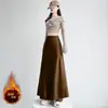 Saia de cetim estilo sereia para mulheres, outono e inverno, forrada com fleece, espessa, cintura alta, fluida, cobre os quadris, comprimento médio