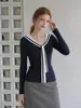 Camiseta de tricô manga longa cor damasco com gola marinho e fitas nos ombros para mulheres, novo estilo outono 2026, top justo color-blocking