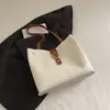 Bolsa Tote Casual Retro para Mujer, Nuevo Estilo Otoño e Invierno, Bolso de Hombro Versátil para el Trabajo, Bolso de Mano con Textura de Alta Calidad