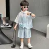 Conjunto de Três Peças de Verão Azul Gelo Nobre para Meninos Estilo Coreano Roupa da Moda com Manga Curta para Meninos Jovens
