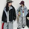Jaqueta de Outono para Meninas 2026 Novo Modelo Casaco de Couro Infantil para Crianças Maiores Cardigan com Zíper Color-Block da Moda Jaqueta de Couro