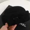 Boina de Lana con Flor de Invierno para Mujer, Nuevo Estilo Retro Cálido, Sombrero de Copa Pequeño, Moda, Temperamento, Gorro de Auxiliar de Vuelo, Gorro de Pintor, Tendencia