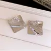 Pendientes de Plata Recubiertos de Oro Real de 18K con Aguja de Plata, Patrón de Diamante, Pendientes de Estilo Minimalista con Personalidad Retro, Pendientes de Lujo Ligero de Gama Alta