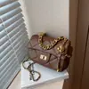 Bolsa Pequena Bordada Lingge Nova Coleção Outono/Inverno 2022 Bolsa Feminina Popular Versátil Bolsa Transversal com Corrente Bolsa Quadrada Pequena Super na Moda