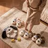 Zapatillas de algodón suaves y lindas con temática de perro y gafas de estrella, nuevo estilo curativo para otoño e invierno 2026, zapatos deslizables peludos para el hogar