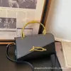 Bolso de Mano Nuevo para Mujer Verano 2026 con un Toque de Alta Gama, Lujo Ligero, Elegante Bolso Cuadrado Pequeño, Bolso Versátil de Moda, Venta al por Mayor de Bolsos para Mujer