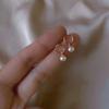 Pendientes de perlas elegantes de alta gama que combinan con todo para mujer, pendientes de celebridades de Internet de Corea del Sur, pendientes ligeros de lujo, pequeños y dulces, pendientes de aguja de plata.