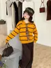 Conjunto de Otoño Estilo Coreano para Niñas 2026 Nuevo Modelo: Conjunto de Dos Piezas para Niños Mayores: Camisa Polo a Rayas, Suéter y Pantalones de Pierna Ancha