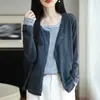 Cardigã de tricô listrado com gola redonda, estilo duas peças falsas, para mulheres, look de início de outono 2026, plus size, solto, modelador, blusa de tricô em camadas