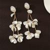 EZ4889 Pendientes Europeos y Americanos Transfronterizos con Borlas y Hojas para Mujer, Pendientes Largos de Flor y Perla Delgada, Joyería para Mujer