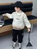 Conjunto de Dos Piezas con Sudadera Deportiva para Niños Estilo Coreano Letras con Spray para Primavera y Otoño Ropa para Bebés Comercio Exterior