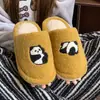 Chinelos de Pelúcia de Algodão Panda para Mulheres, Outono e Inverno Casa Antiderrapante Solado Macio Forrado com Lã Quente Bico Fechado Chinelos de Algodão, Peça Única Atacado
