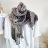 Otoño e Invierno Algodón Lino Delgado Pequeño Floral Combinación de Colores Temperamento Artístico Largo Retro Suave Ceroso Cálido Nueva Moda Chal para Mujer
