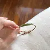 Nuevo brazalete tejido de peces koi verde translúcido estilo chino, moderno, exquisito, fresco y versátil para el uso diario.