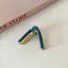 Grampo de Cabelo de Liga em Forma de V para Mulheres, Piranha Pequena Elegante para a Parte de Trás da Cabeça, Acessório de Cabelo Coreano para Rabos de Cavalo Altos