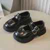 Sapatos de Couro Infantis 2026 Nova Coleção Primavera e Outono Sapatos para Meninas Sapatos Pretos Simples para Meninas Pequenas Sapatos de Performance Estilo Britânico Sapatos para Bebês