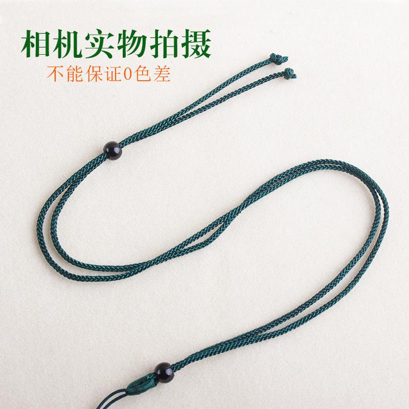 墨绿色