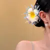 Novo Prendedor de Cabelo Flor de Tecido com Toque de Luxo, Temperamento Delicado e Doce, Presilha Lateral, Presilha Jacaré, Acessório de Cabelo de Nicho de Luxo Leve para Mulheres
