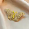 Broche de mariposa para mujer, de alta gama, exquisito, moderno, adecuado para decorar abrigos y suéteres, elegante y lujoso, al por mayor