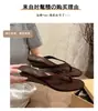 Ropa de verano para mujer para exteriores 2026 nuevo estilo chanclas de cuña simples y elegantes de tacón alto para combinar con faldas
