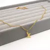 Moda europea y americana 26 letras collar de acero inoxidable oro plata cadena de clavícula de lujo ligero joyería de acero de titanio venta al por mayor