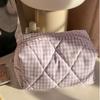 Nueva bolsa de cosméticos a cuadros transfronteriza de gran capacidad, pequeña, fresca, portátil, para almacenamiento de cosméticos, algodón acolchado, bolsa de aseo
