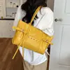 Bolsa Tote de Ombro Único de Alta Qualidade, Estilo Coreano, Nicho de Luxo Leve, Grande Capacidade, Bolsa de Ombro Versátil e Moderna para o Dia a Dia de Mulheres