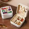Caja Pequeña Portátil para Joyería Diseño de Compartimentos para Llevar en Viaje para Guardar Aretes Collares Anillos Organizador de Accesorios