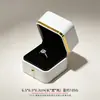 Elegante caja de joyería de cuero PU dorado con esquinas redondeadas, caja de joyería para anillos dorada, caja de embalaje con borde dorado para collar, pulsera, cadena