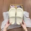 Chinelos de Praia Estilo High-End 2026 para Mulheres, Verão Outdoor Antiderrapantes Modernos Eva Nova Plataforma Chinelos Versáteis