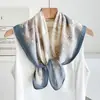 Pañuelo Cuadrado Pequeño de Algodón y Lino Estilo Chino con Margaritas 70% Seda Artificial para Mujer, Pañuelo de Seda Azul para Protección del Cuello en Primavera y Otoño, Pañuelo Delgado Versátil para el Cuello