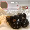 Chinelos Birkenstock populares estilo retrô com laço e sola grossa, modelo novo outono 2026, chinelos fechados que aumentam a altura para mulheres