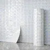 Pegatinas de pared autoadhesivas IXPE transfronterizas, patrón triangular plateado-blanco, pegatinas de pared de fondo de alto brillo, material en rollo decorativo al por mayor