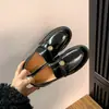 Nuevos Mocasines Camelia Hebilla Dorada Punta Redonda Suela Gruesa Slip-on Tacón Grueso Estilo Británico Zapatos Pequeños de Cuero Planos para Mujer