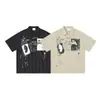 Camisa de manga corta con estampado abstracto vertical en blanco y negro vintage desgastado, top unisex casual oversized, moderno