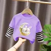 Camiseta de Manga Larga de Algodón Puro con Estampado de Dibujos Animados para Niñas, Estilo Nuevo de Primavera y Otoño 2026, Top de Rayas Falso de Dos Piezas T