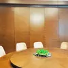 Partición móvil de estilo industrial con chapa de madera de alta gama para aislamiento acústico y reducción de ruido, paneles de pared divisoria para uso comercial en hoteles y restaurantes