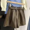 Otoño 2026 Hong Kong Estilo Otoño Nuevas Llegadas Temperamento Versátil Negro Cuero PU Pantalones Cortos Adelgazantes Ropa Exterior Pantalones de Pierna Ancha Línea A