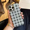 Adecuado para iPhone 17 Funda para Teléfono Móvil Frosted con Sensación de Piel de Cuadros de Kevlar Cubierta Protectora Anticaída Apple 16 Promax 15