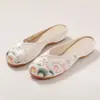 [Bihai] Zapatillas de Satén Verano 2024 Tacón Bajo Elegantes para Mujer Suela Suave Zapatos de Tela Bordados Zapatos de Boda con Cheongsam Zapatos para Mujer